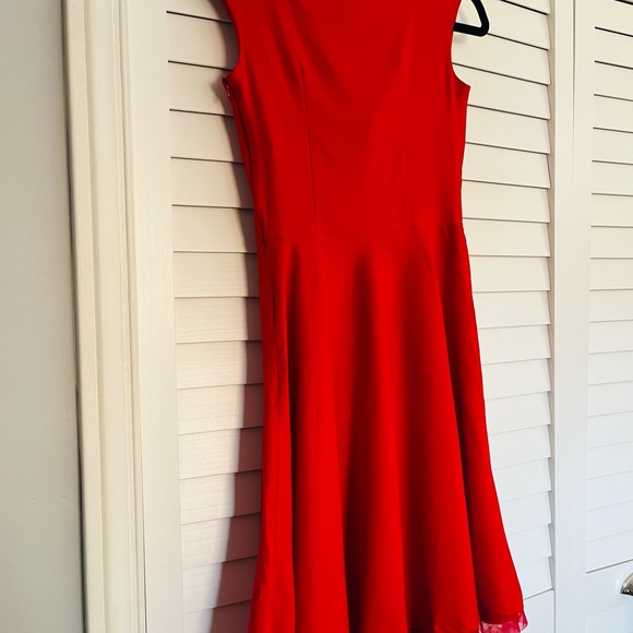 Red 𝓥𝓪𝓵𝓮𝓷𝓽𝓲𝓷𝓮'𝓼 Dress ♥️ - Picture 5 of 6